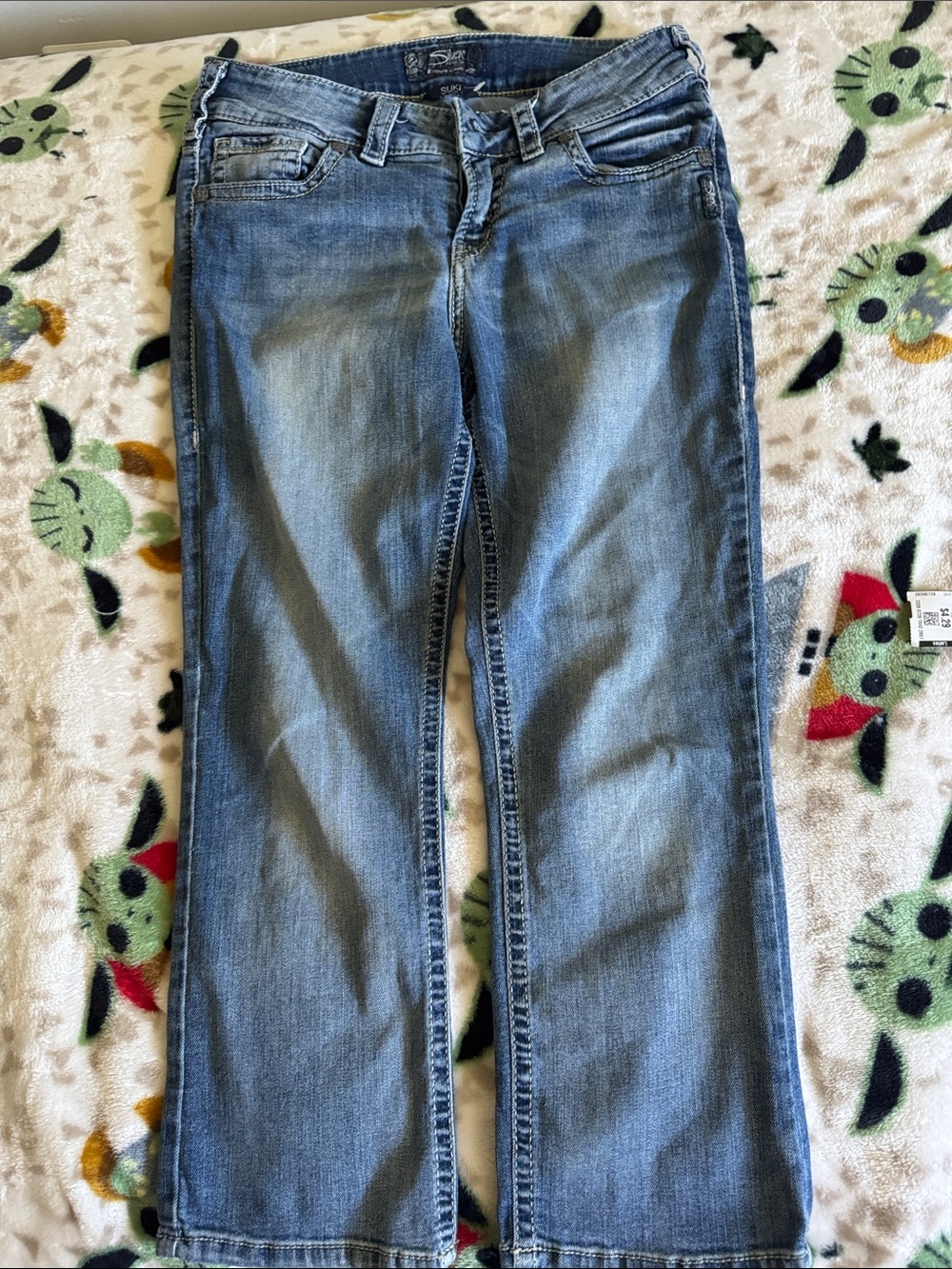 Y2K Vintage Silver Jeans Suki Mid Rise Capri Embroidery Jeans Size 29